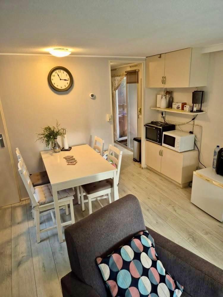 Chalé Cosy Veluwe With A Spacious Garden And Veranda